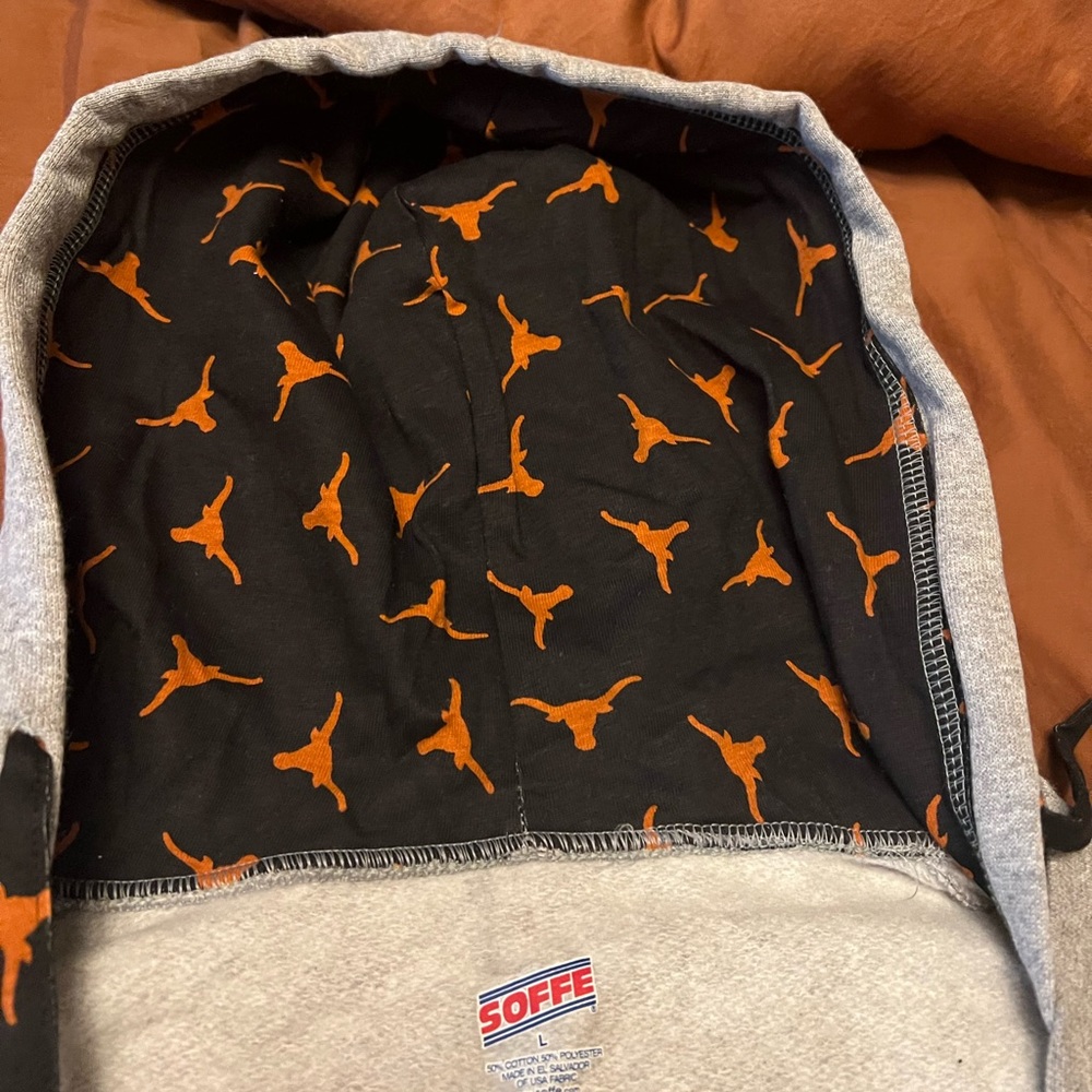 Hoody size large FITS a MEDIUM!!